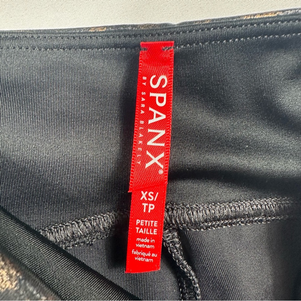 SPANX Leopard Print Shape-wear Leggings Size XSmall Petite - Picture 5 of 9